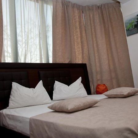 Hotel Metropol Piteşti Szoba fotó