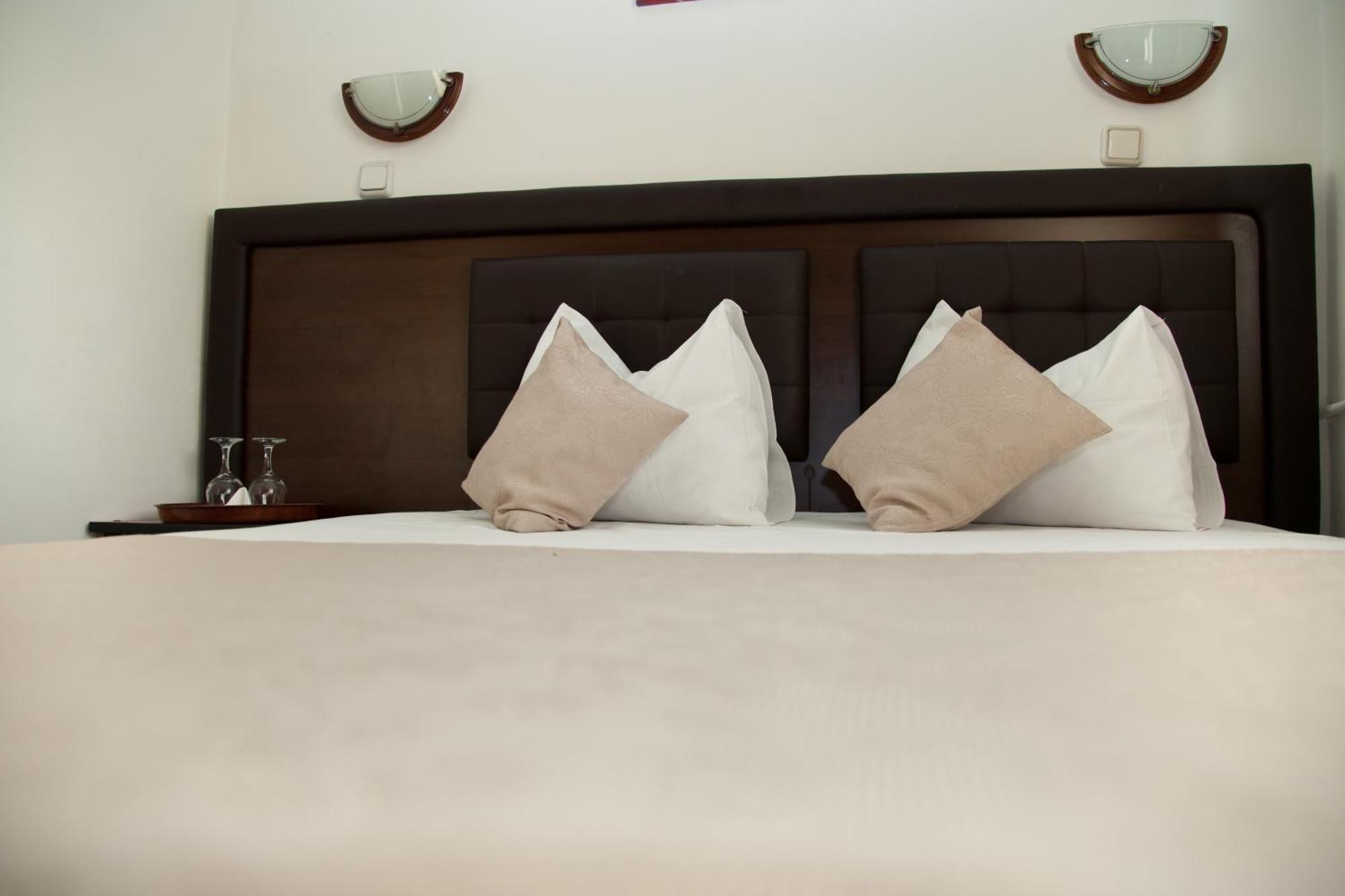 Hotel Metropol Piteşti Szoba fotó