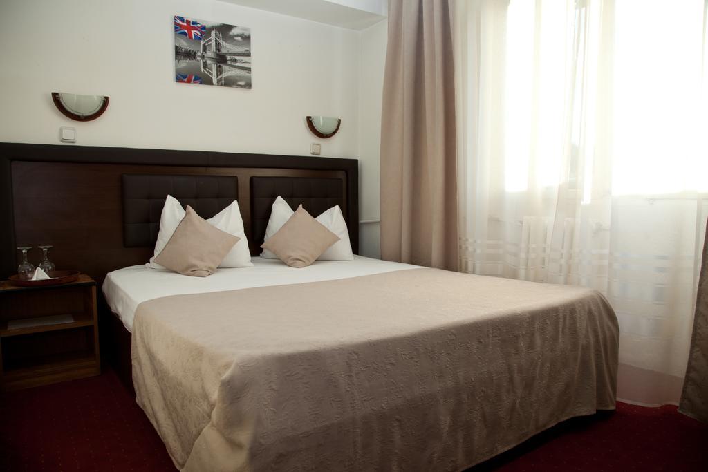 Hotel Metropol Piteşti Szoba fotó