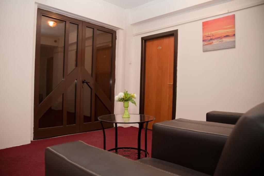 Hotel Metropol Piteşti Kültér fotó